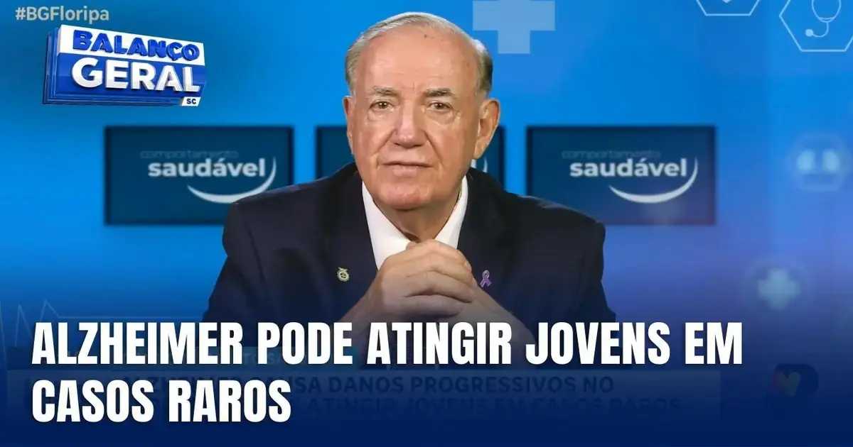 Homem falando sobre Alzheimer, com fundo azul e texto informativo em destaque.