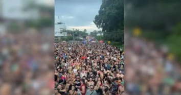 Bloco Onodi anima foliões com trios elétricos no Carnaval em Florianópolis