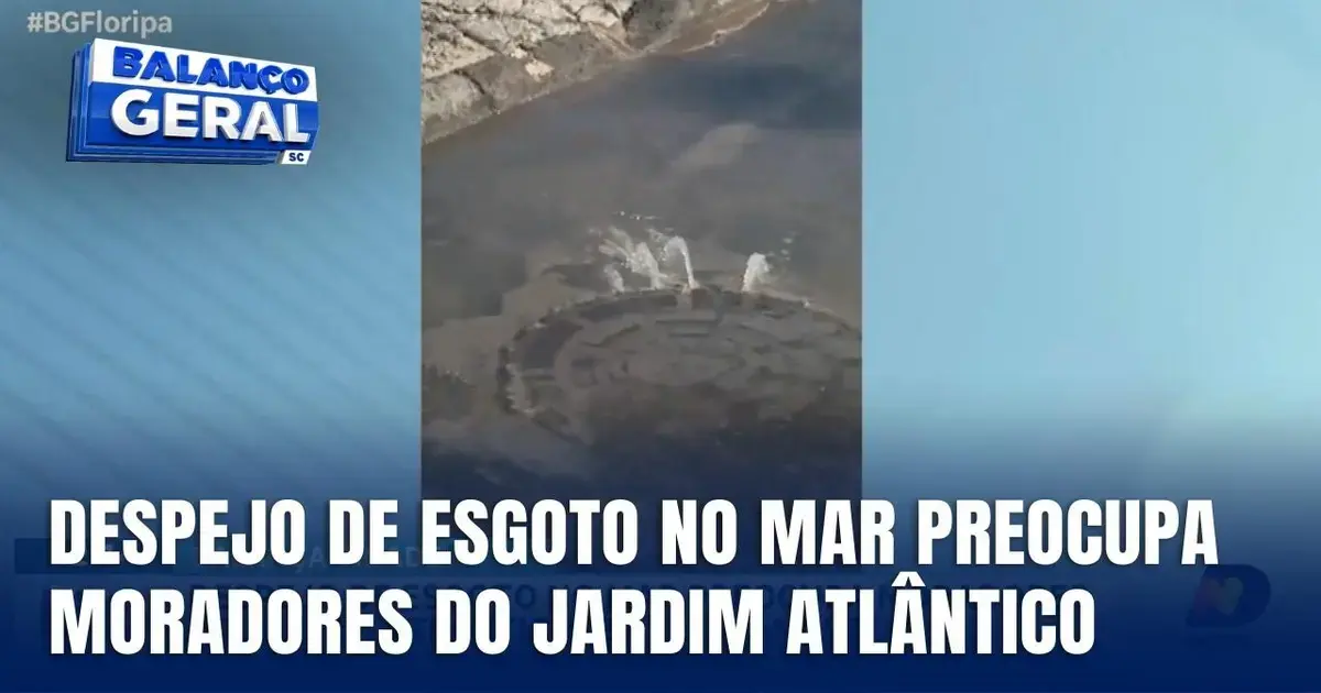 Despejo de esgoto jorrando no mar, com fundo de água poluída e texto informativo em destaque.