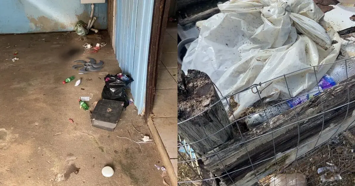 Ambiente sujo com lixo espalhado pelo chão e objetos em estado de abandono.