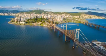 Aniversário de Florianópolis: Feriado Impacta Serviços na Capital