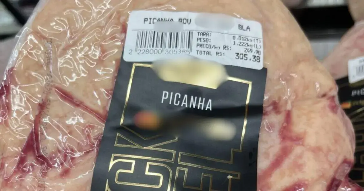 Pacote de picanha com etiqueta mostrando preço de R$ 249,90 por quilo e peso de 1,222 kg.